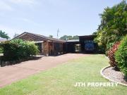 QUIET LAKESIDE LIVING CLOSE TO THE BEACH!