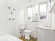 Quiet One Bedroom + Sunroom Close To CBD