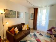 Quiet, separate bedroom 200m from the Parc des Buttes...