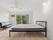 Quiet studio living close to the city