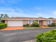 Quiet Villa Living Close to Town