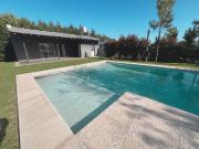 Quincho tipo monoambiente sobre 2 lotes, con galeria y...