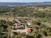 Quinta com 4 hectares 2 furos, moradia em pedra