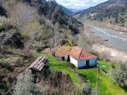 Quinta com casa de pedra e acesso ao rio a 45 min do Porto