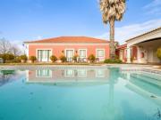 Quinta com moradia e salão de eventos em Azeitão