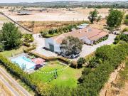 Quinta de 11750 m2 com moradia T6 e Piscina | Évora,...