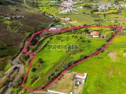 Quinta de 5 hectares com armazéns industriais a 20...
