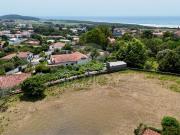 Moradia com 3.200 m2 de terreno e vista mar