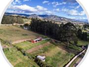 Quinta en venta entre Checa y Yaruquí Moderna casa agua...