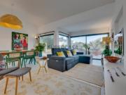 Quinta renovada com muito bom gosto à alguns passos da praia