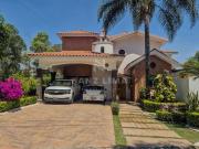 Quinta Santa María: Moderna casa con recámara en planta...