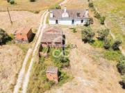 Quintas e casas rústicas T3 em Capelins Santo António