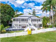 Gracious Range Queenslander with dual Living