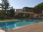 Quintinha com elevada área coberta e piscina