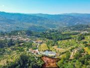 Quintinha de 5750m² com construção existente e Projeto...