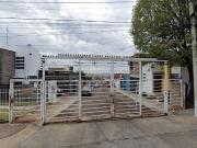 QV CASA EN VENTA INVERSION EN LOS LAURELES...
