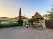 R10,000 pm 3 Bedroom Apartment To Let in Vorna Valley