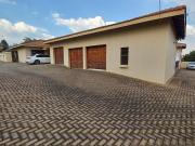 R18 500 | 4 Bedroom House For Rent in Constantia Kloof,...
