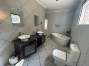R21,500 pm 4 Bedroom House To Let in Meer En See