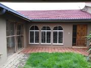 R6,600 pm 1 Bedroom Apartment To Let in Universitas