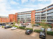 Racecourse Road, Newbury, RG14 2 bed flat to rent £1,700...