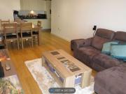 Railway Terrace, Slough SL2, 2 bedroom flat to rent...