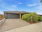 RARE 1160sqm PLUS SHEDDING & SOLAR IN SHANNON WATERS