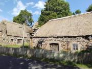 Rare, 2 chaumières dans hameau touristique de Haute Loire
