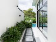 RARE Corner Lot Modern House for Sale in Alabang West...