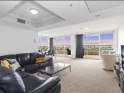 RARE & EXCLUSIVE CITY PENTHOUSE – UNSURPASSED RIVER,...