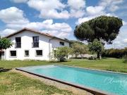 Rare Maison T6 de 217 m² avec jardin arboré de 2 500 m²...