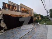 Rare opportunity: magnificent 21 marla house! Spacious...