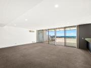 Rare Split Level Penthouse with Panoramic Ocean Views in...