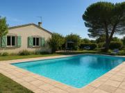 VILLA PROVENCALE DE PLEIN PIED AVEC PISCINE