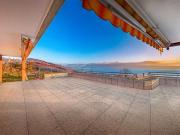 Raum, Komfort und Panoramablick auf den See und die Alpen