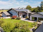 Raumwunder! Familienhaus mit Wellnessbereich und Platz...