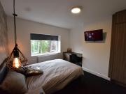 Raven Road, Hyde Park