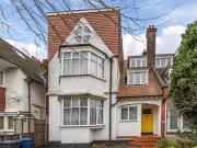 Ravenscroft Avenue, London, 3 Bedroom Maisonette
