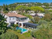 Ravissante villa avec piscine proche centre ville 228m²...