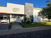 RCR CASA EN RENTA EL CAMPANARIO