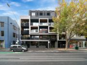 Ready to go, modern Carlton apartment!