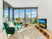 Ready to move in!Luxury one bedroom plus study Room with...