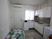 Real de Cartuja. Estudio interior amueblado con aire...