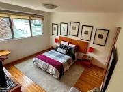 Recamara con baño privado, con vista al jardín,...