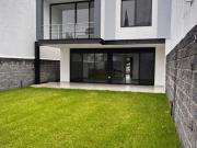 RECAMARA EN PLANTA BAJA CON VESTIDOR