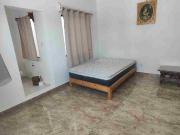 Recamara semiamueblada en Renta