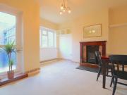 Recently Refurbished 2 Bedroom Flat Great Loc