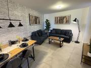 Recently Renovated 5 Bedroom En Suite Apartment Just...