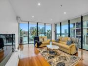 Recently renovated Podium Paradise in the Docklands!