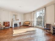 Réception et raffinement à Paris XVI – Grand appartement...